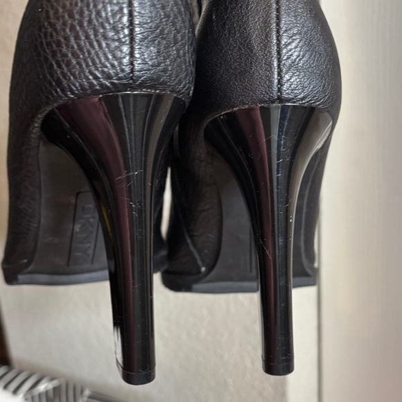 DKNY Black Textured Heeled Boots - Picture 4 of 7